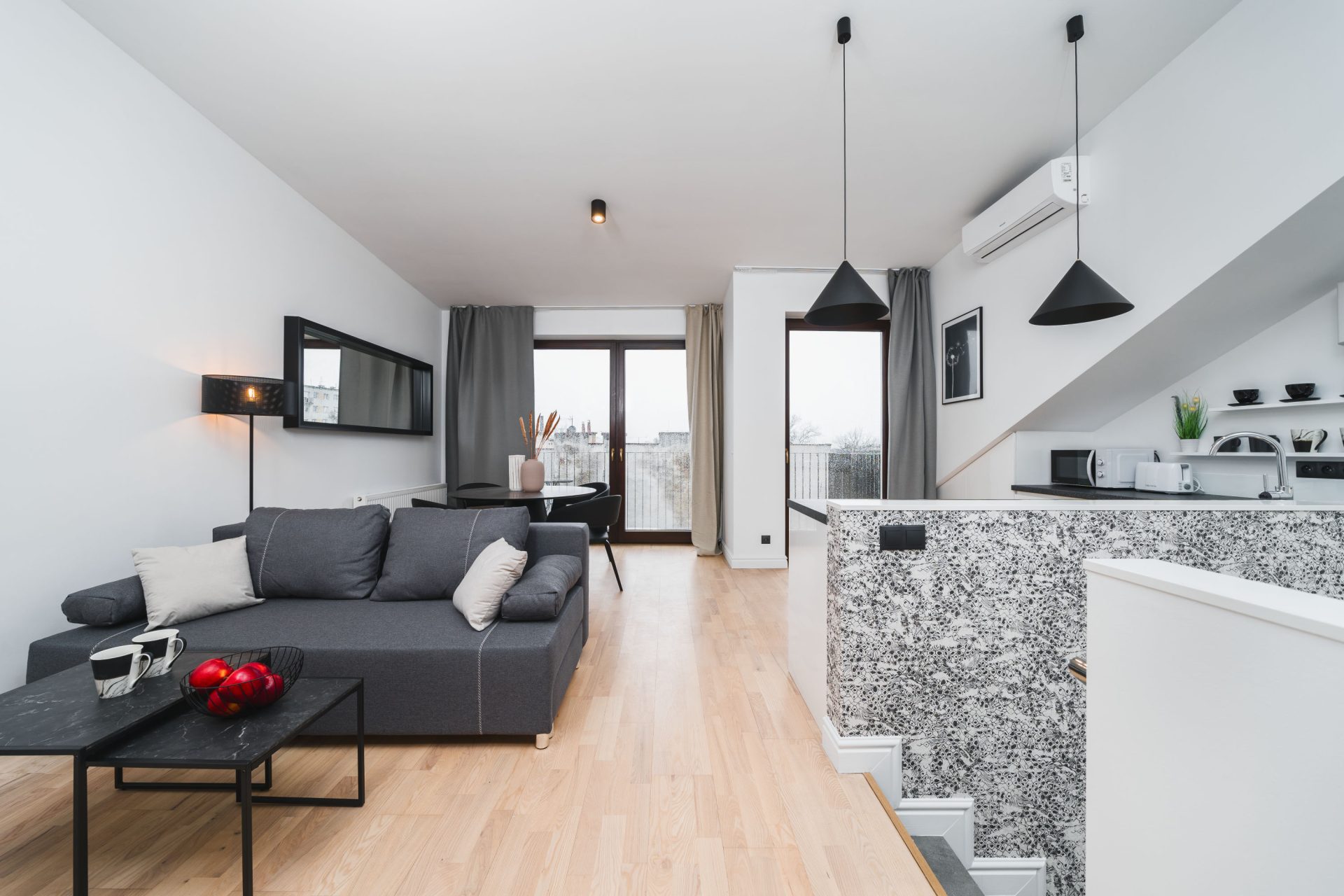 Flower Residence 22, ul. Krowoderska 62, Kraków: salon z sofą