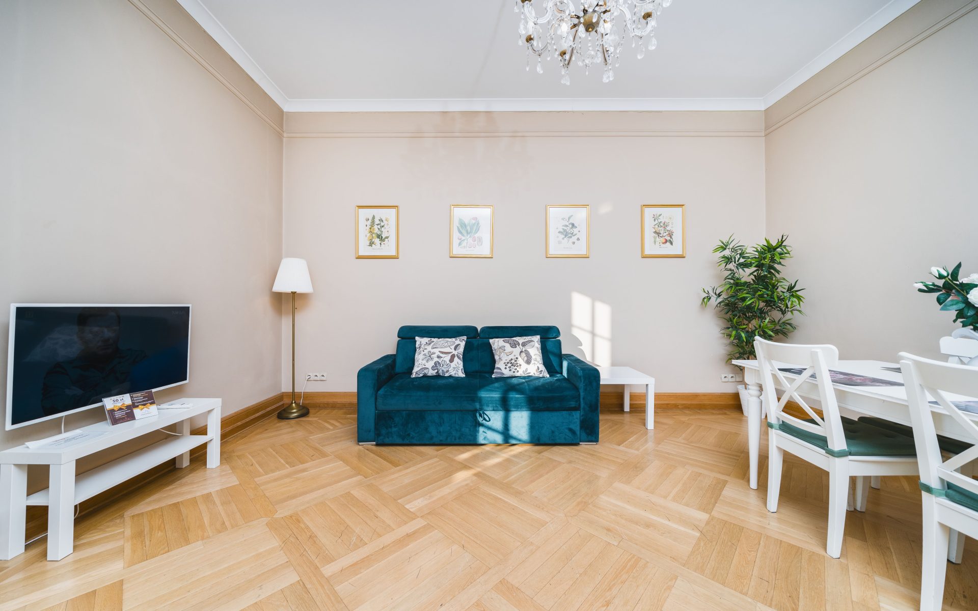 Pałac pod Baranami 1, Rynek Główny 27, Kraków: salon z sofą
