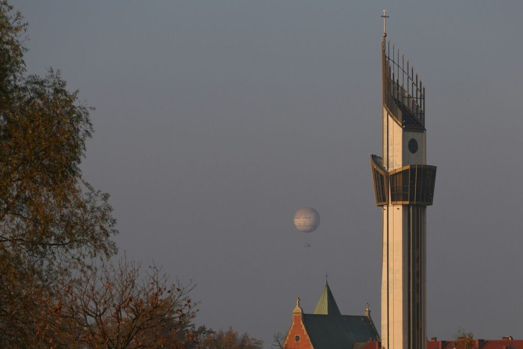Sanktuarium Bożego Miłosierdzia w Łagiewnikach w Krakowie jesienią